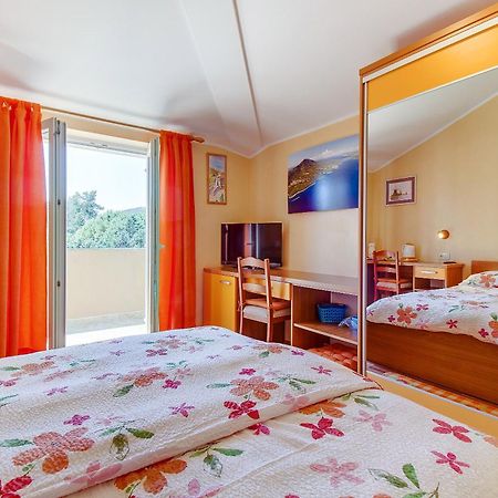 Apartments And Rooms By The Sea Nerezine, Losinj - 11815 Habitación foto