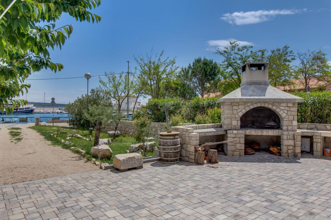 Apartments And Rooms By The Sea Nerezine, Losinj - 11815 Exterior foto