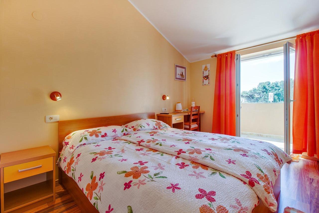 Apartments And Rooms By The Sea Nerezine, Losinj - 11815 Exterior foto